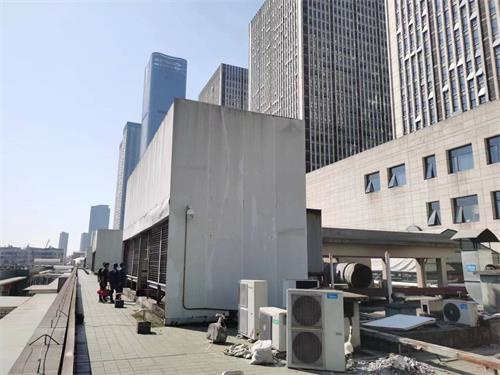 關于橫流式冷卻塔設計時注意要點(中央空調橫流式冷卻塔安裝視頻)