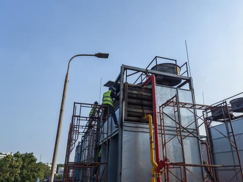 冷卻塔廠家分析冷卻塔的水量損失原因(如何判斷冷卻塔設備好壞)